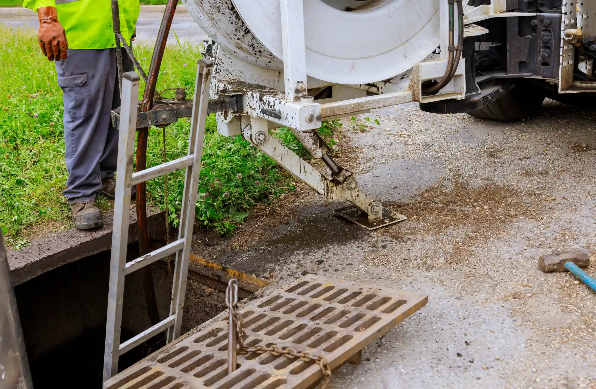 Main sewer line cleaning in Connecticut